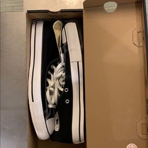 Converse size 9, BNIB